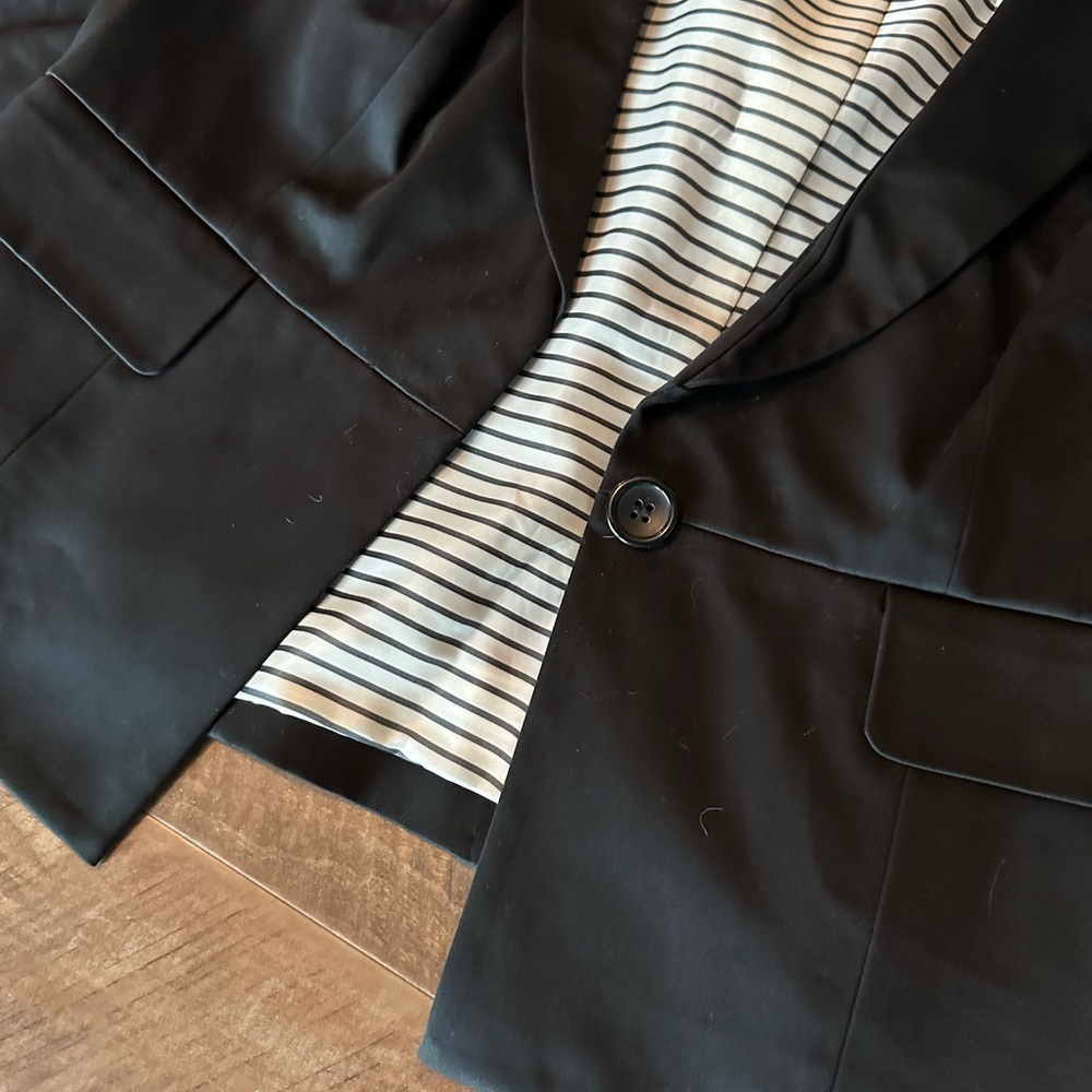 The Limited Black Women's Blazer - Picture 2 of 4